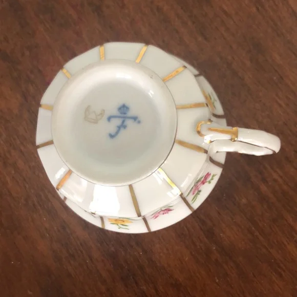 VINTAGE DEMITASSE CUP AND SAUCER SET BY FÜRSTENBURG - Picture 9 of 16